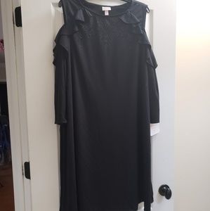 Gorgeous cold shoulder maternity dress